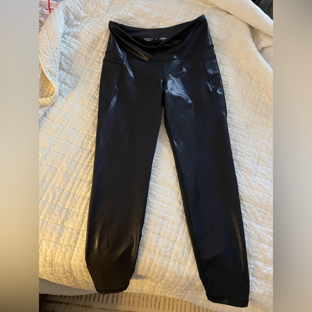 🖤 😎 Old Navy Leather-Look Performance Leggings